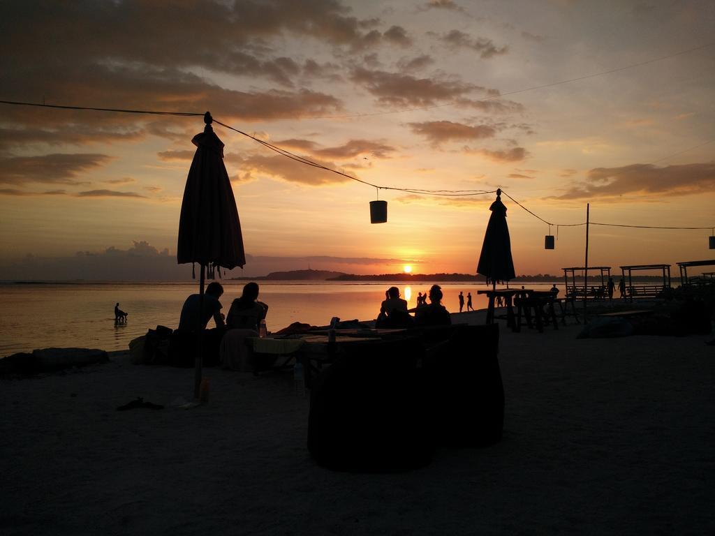 Pesanggerahan Sapari Family Hotel Gili Air Bagian luar foto