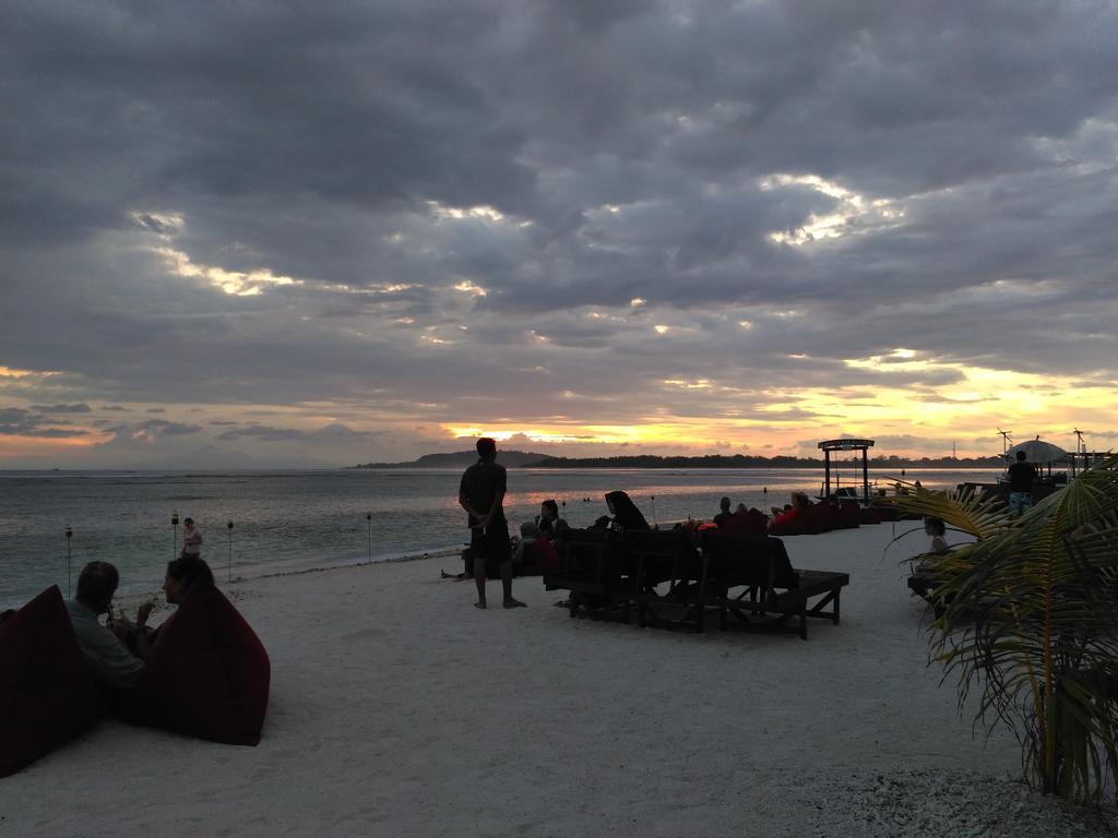 Pesanggerahan Sapari Family Hotel Gili Air Bagian luar foto